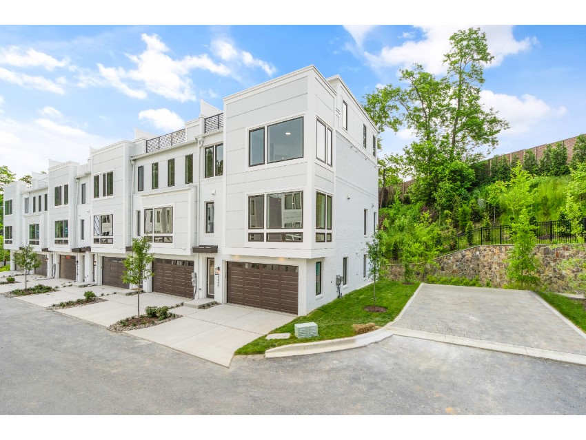 Crescent - 24ft-wide Townhome with Rooftop Terrace 